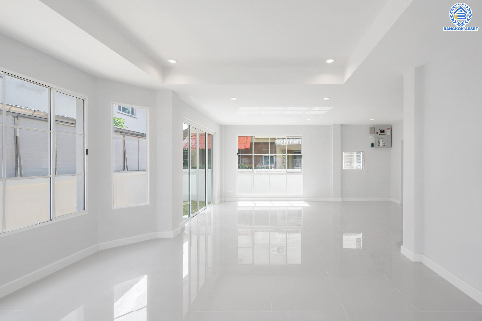 บ้านมือสองตกแต่งใหม่ ม.นันทวัน วัชรพล แบรนด์ LH เนื้อที่ 53.2 ตร.ว. ฟังก์ชัน 3 ห้องนอน 3 ห้องน้ำ จอดรถได้ 2 คัน Facilities ครบครัน บนทำเลเชื่อมต่อหลายเส้นทาง ถ.รามอินทรา ถ.สายไหม และถ.พหลโยธิน ใกล้สนามบินดอนเมือง ทางด่วน "ศรีรัช" และ เซ็นทรัลรามอินทรา